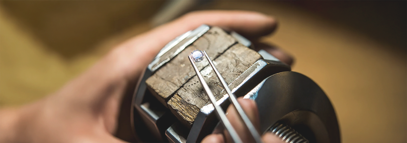 How to tell if a diamond is real