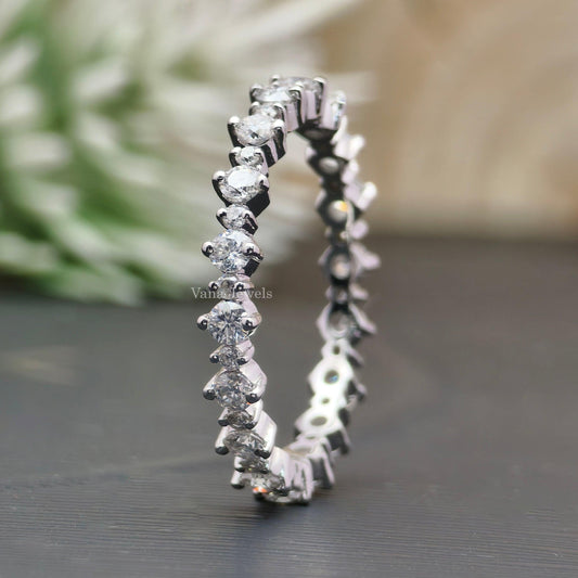 Wavelet style moissanite wedding band