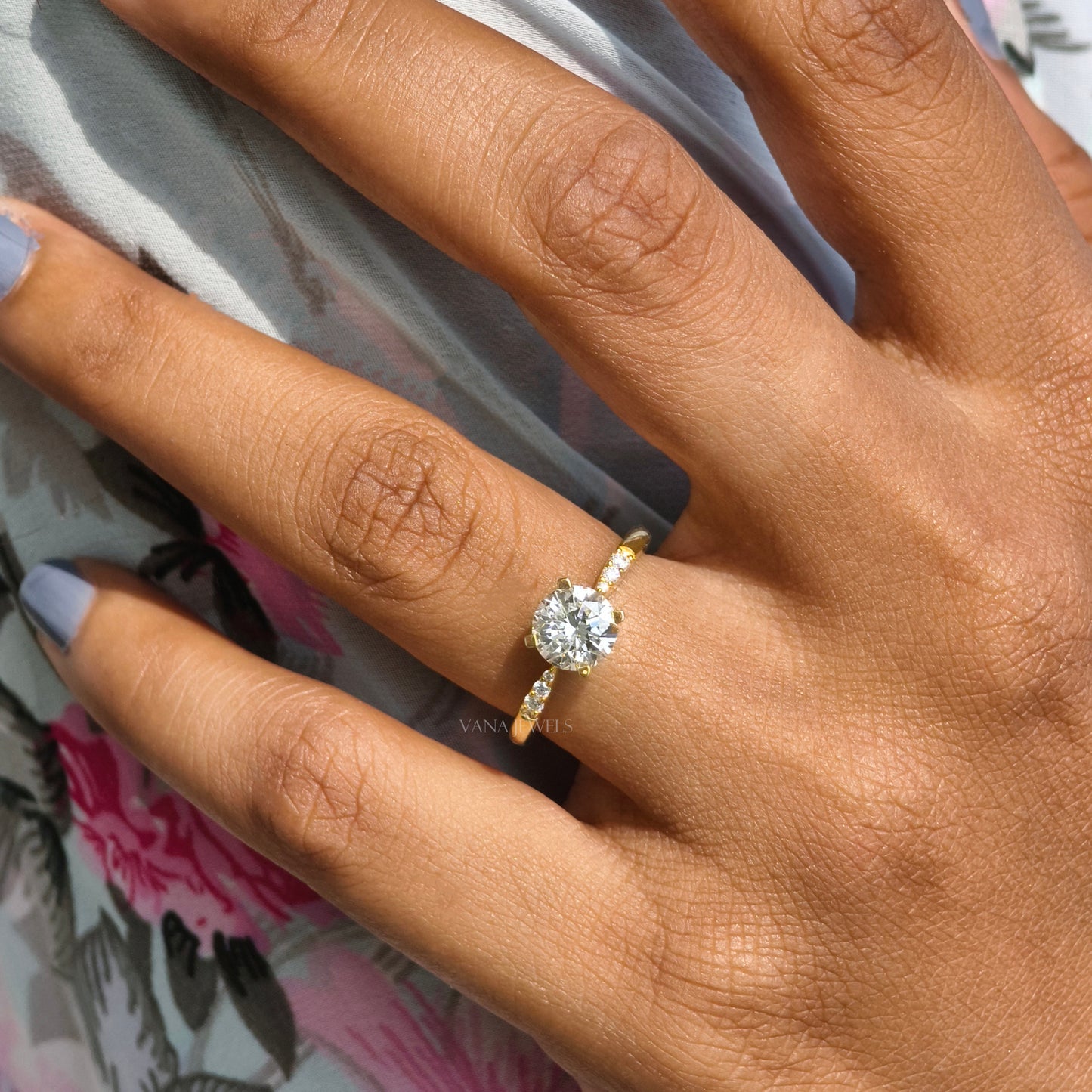 Yellow Gold Round Lab Grown Diamond Ring - Pinched Shank