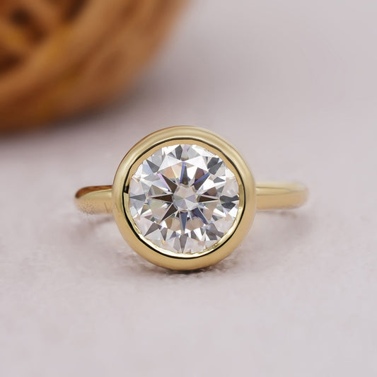 Round Cut Moissanite Engagement Ring