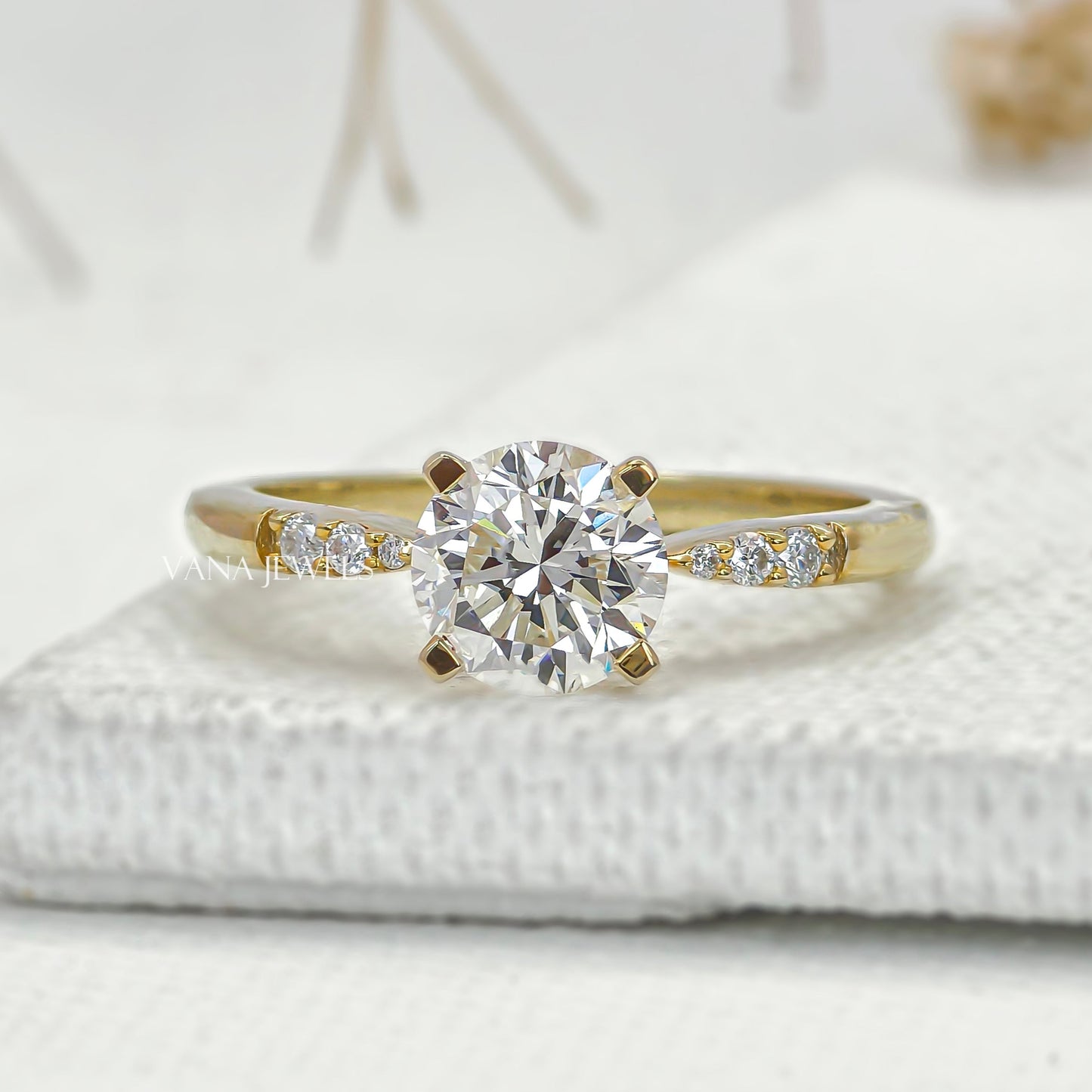 Yellow Gold Round Lab Grown Diamond Ring - Pinched Shank