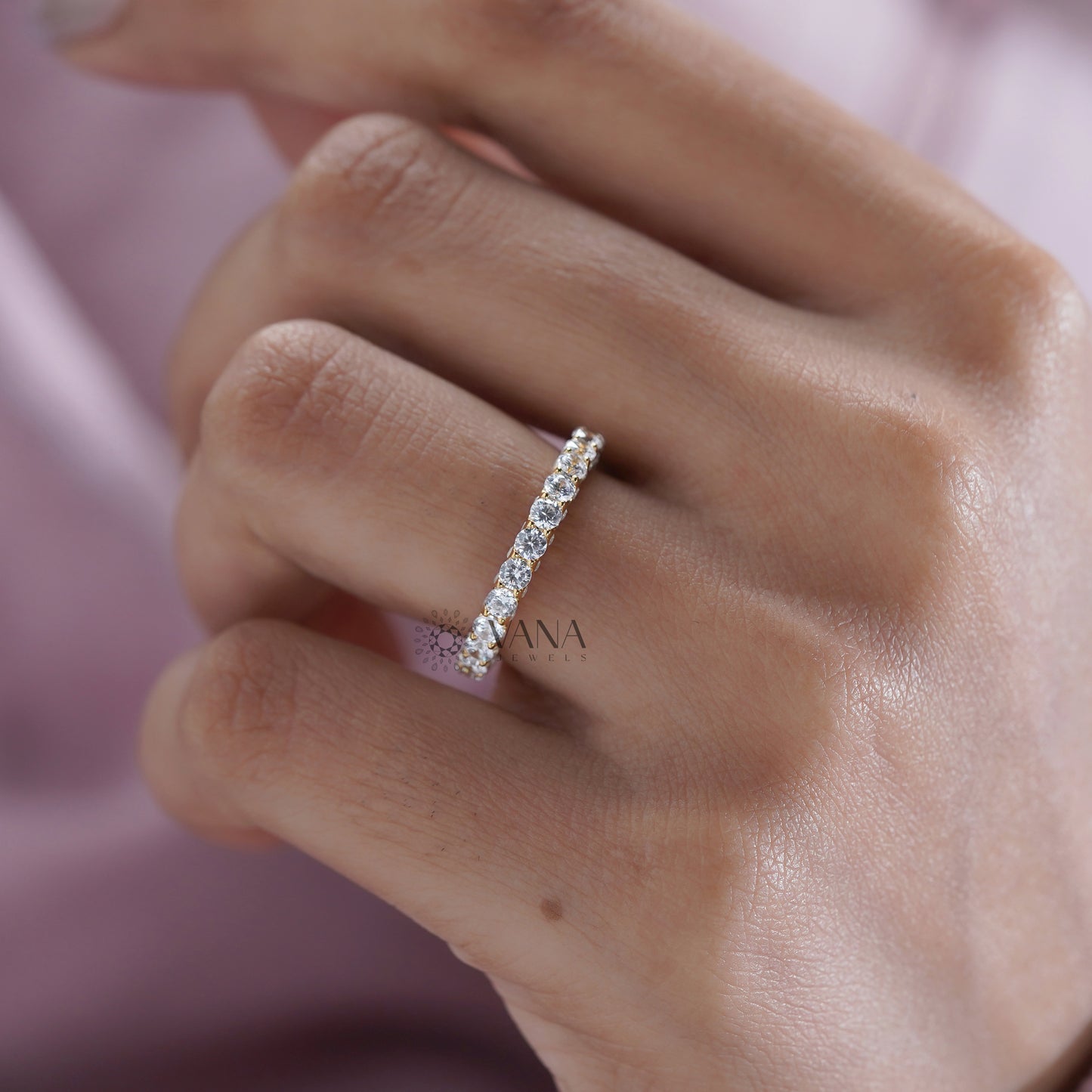 Stackable round diamond gold ring