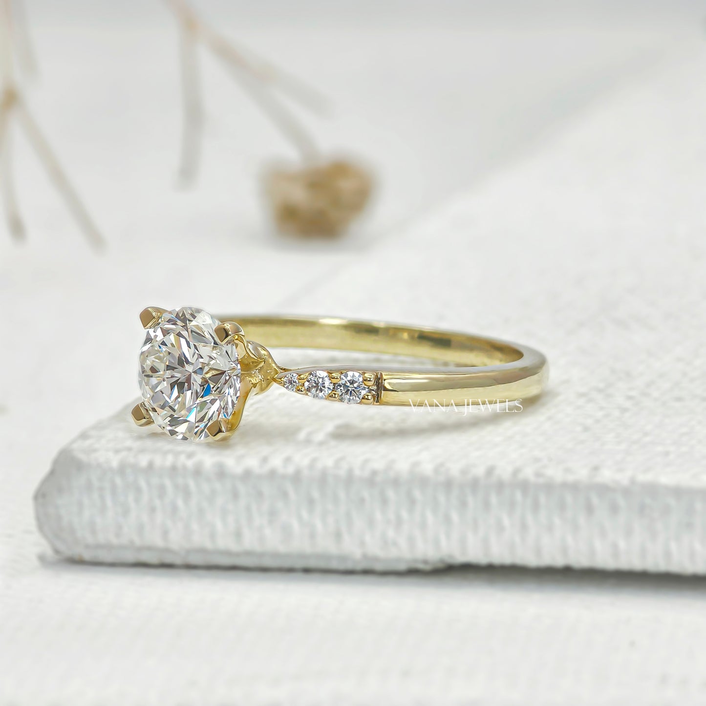 Yellow Gold Round Lab Grown Diamond Ring - Pinched Shank