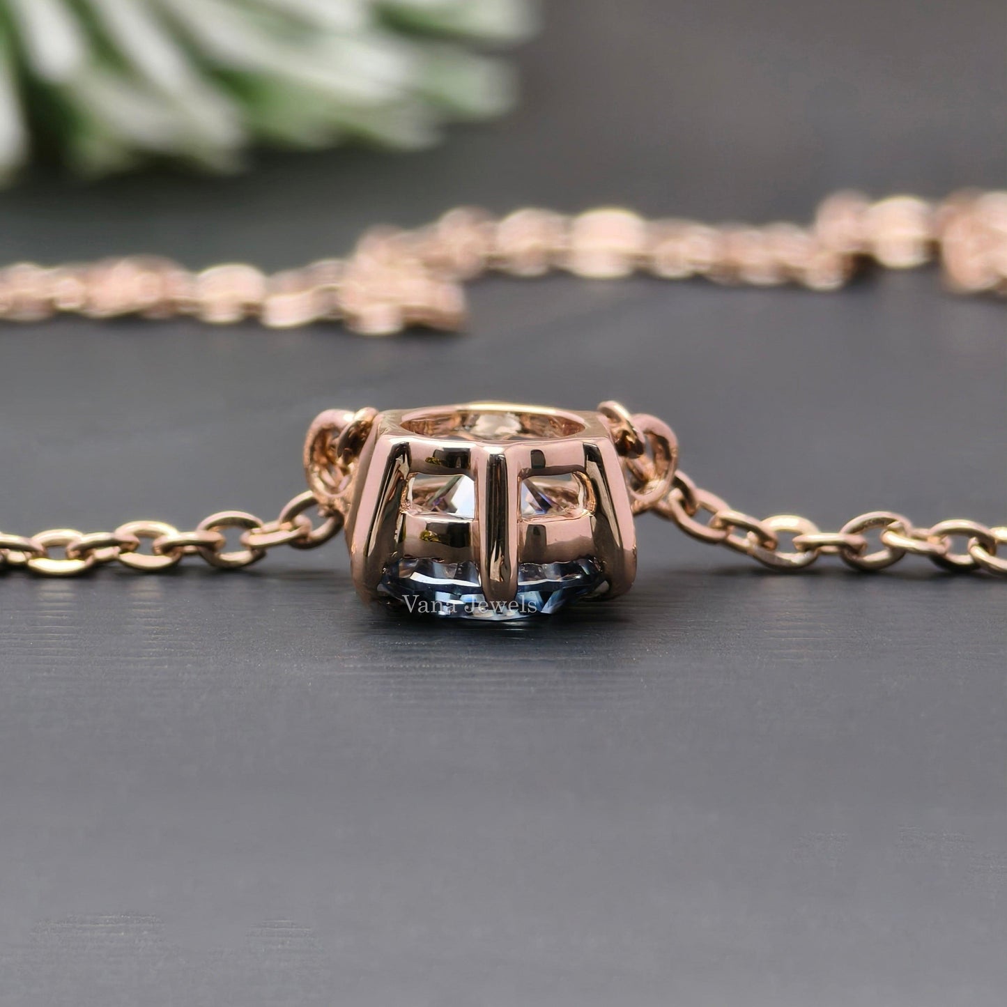 Minimalist round brilliant cut pendant for women