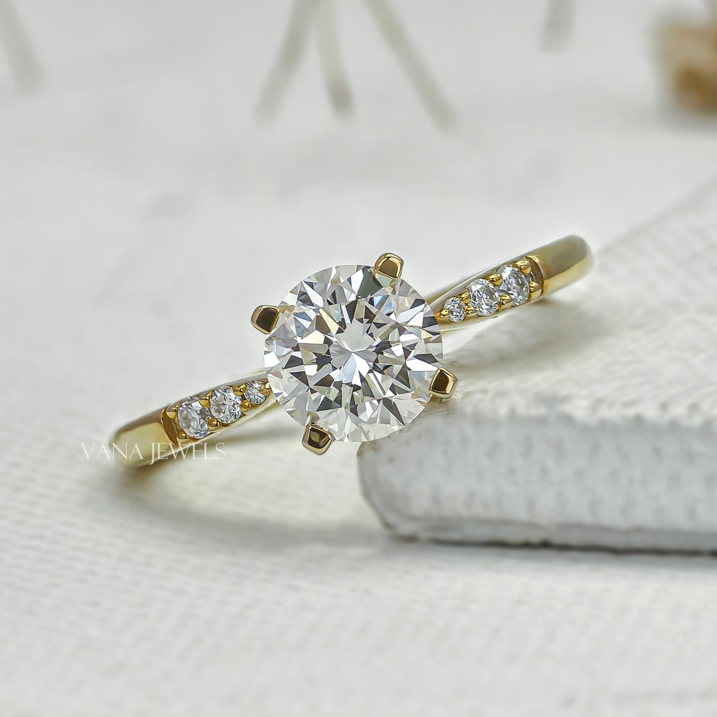 Yellow Gold Round Lab Grown Diamond Ring - Pinched Shank