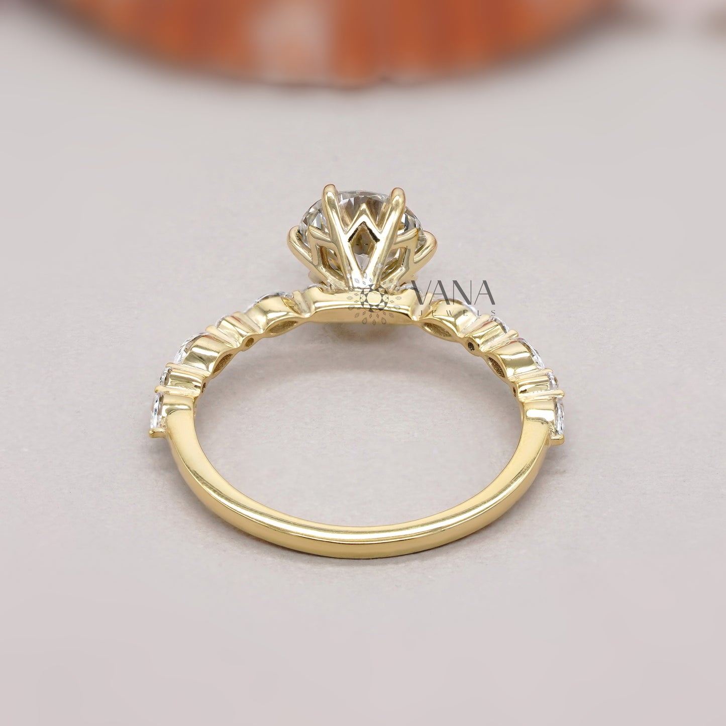 Elegant Round Diamond Proposal Ring