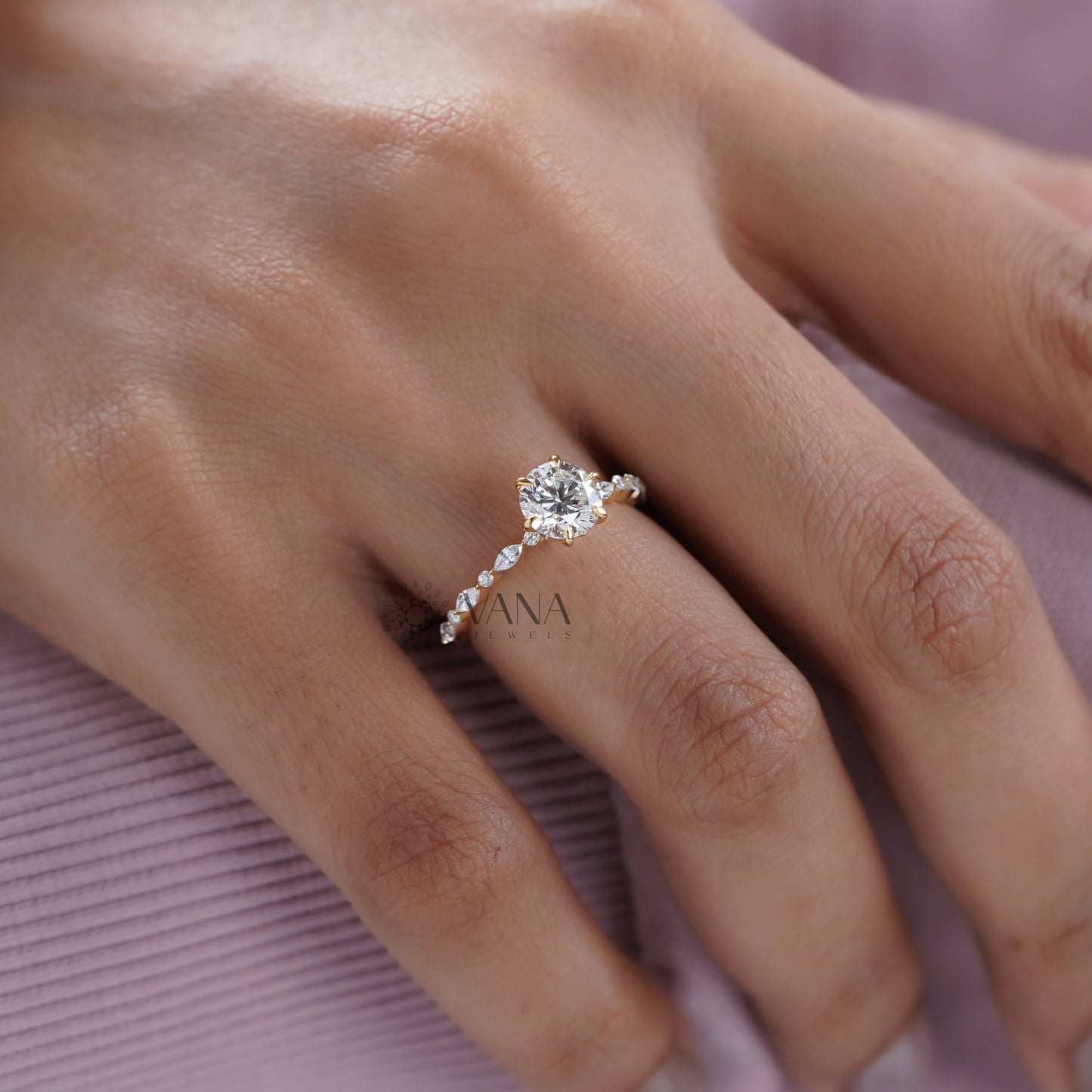 10K Yellow Gold Round Diamond Anniversary Ring