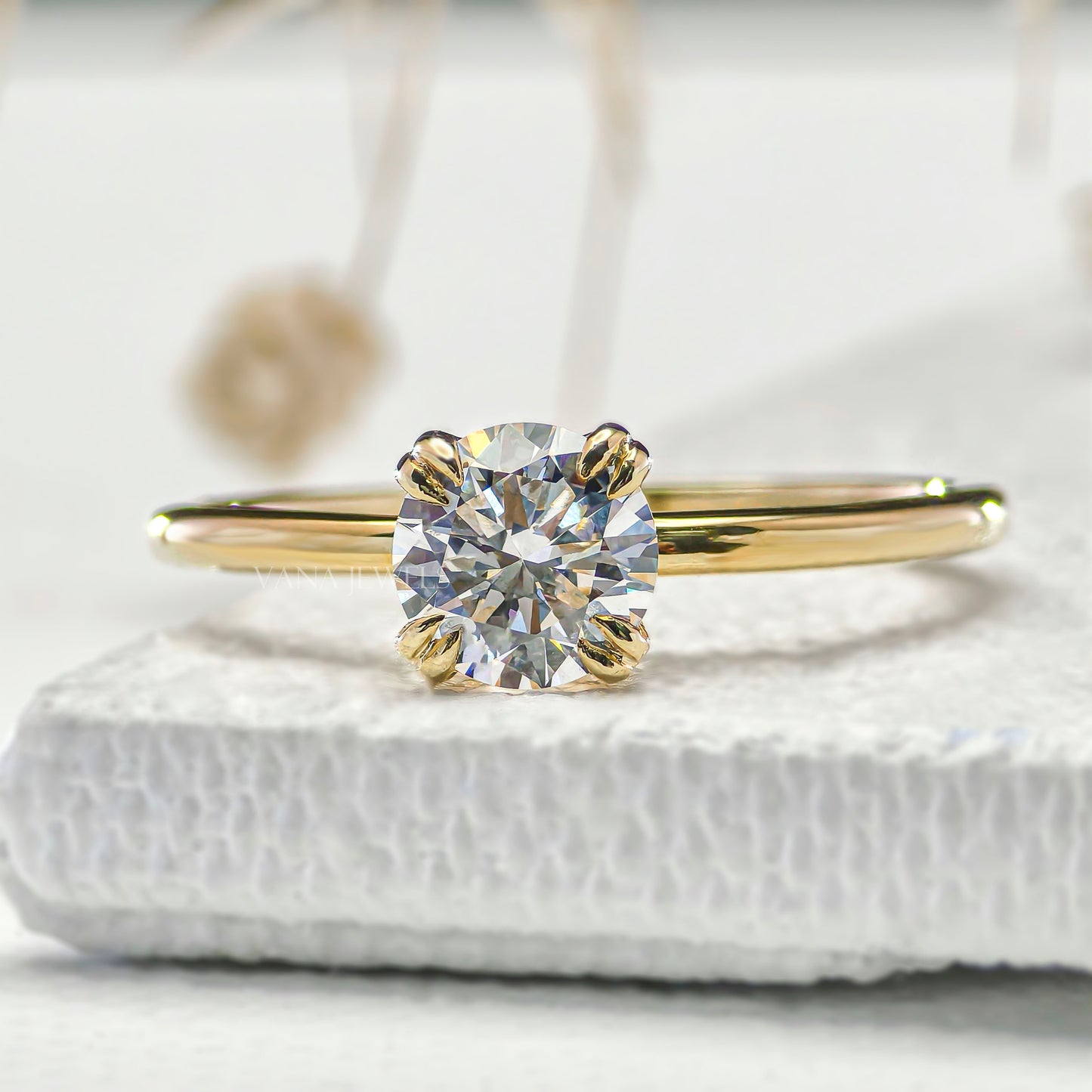 Round Cut Lab Grown Diamond Solitaire Engagement Ring