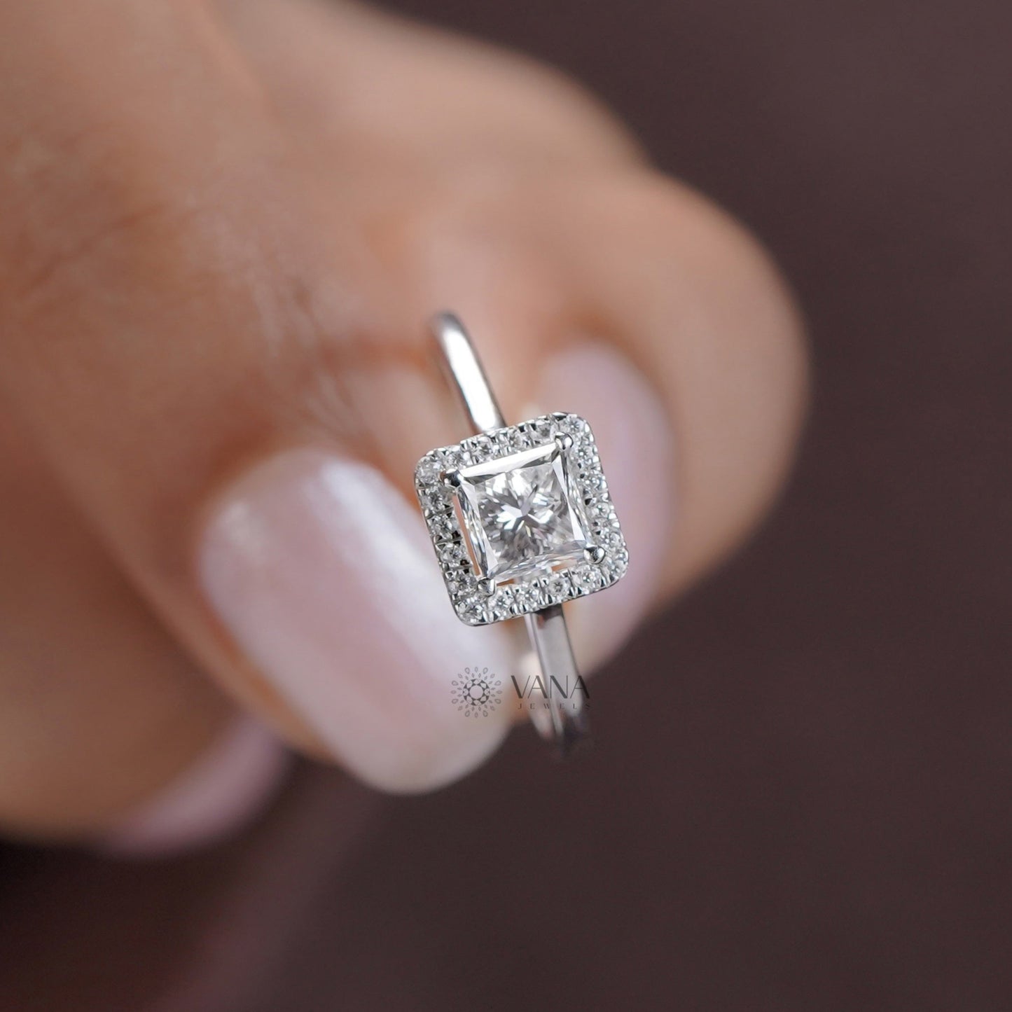 Halo engagement ring