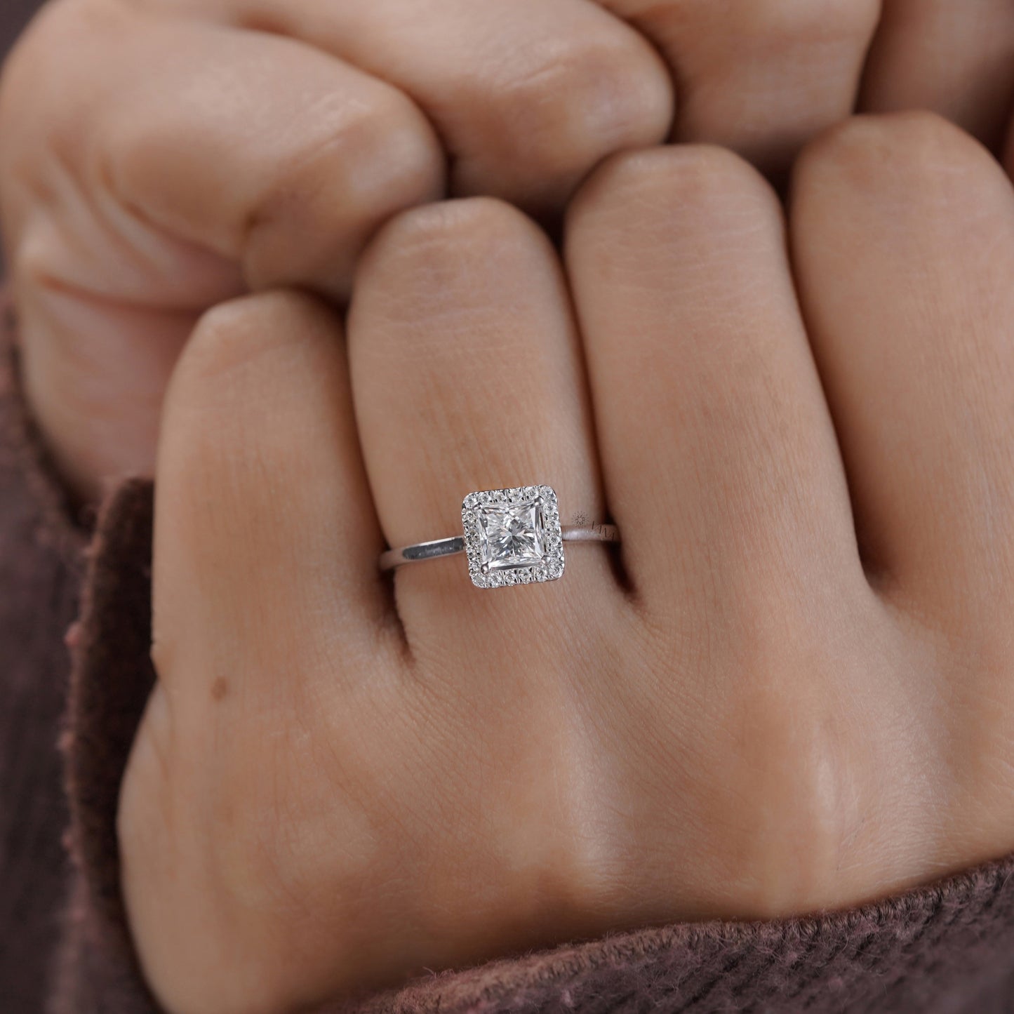 Promise ring in white gold