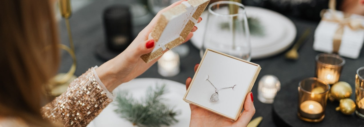 Luxury Gifts for Her Under $200