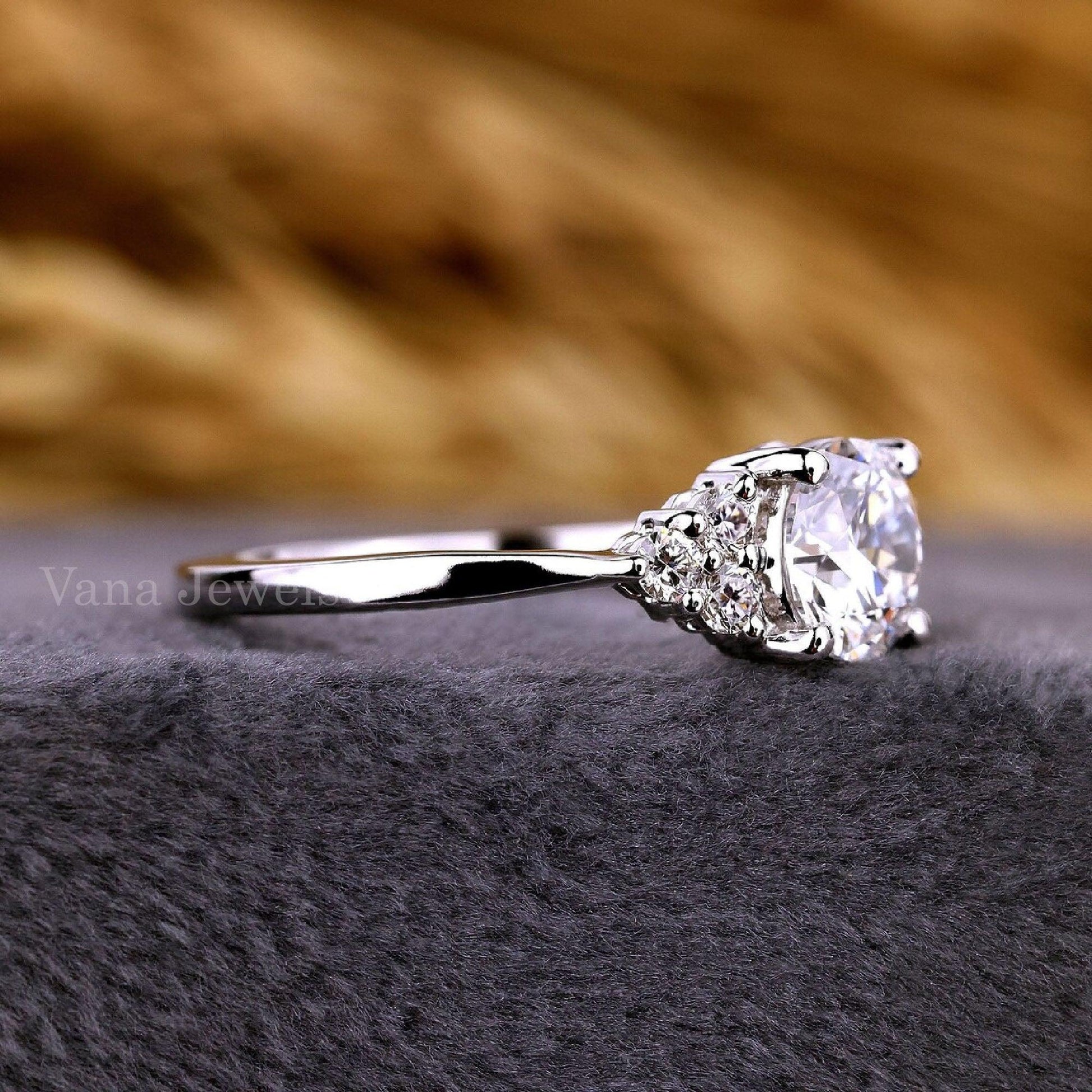 Round Lab Grown Diamond Engagement Ring with Muse Setting - Vana Jewels