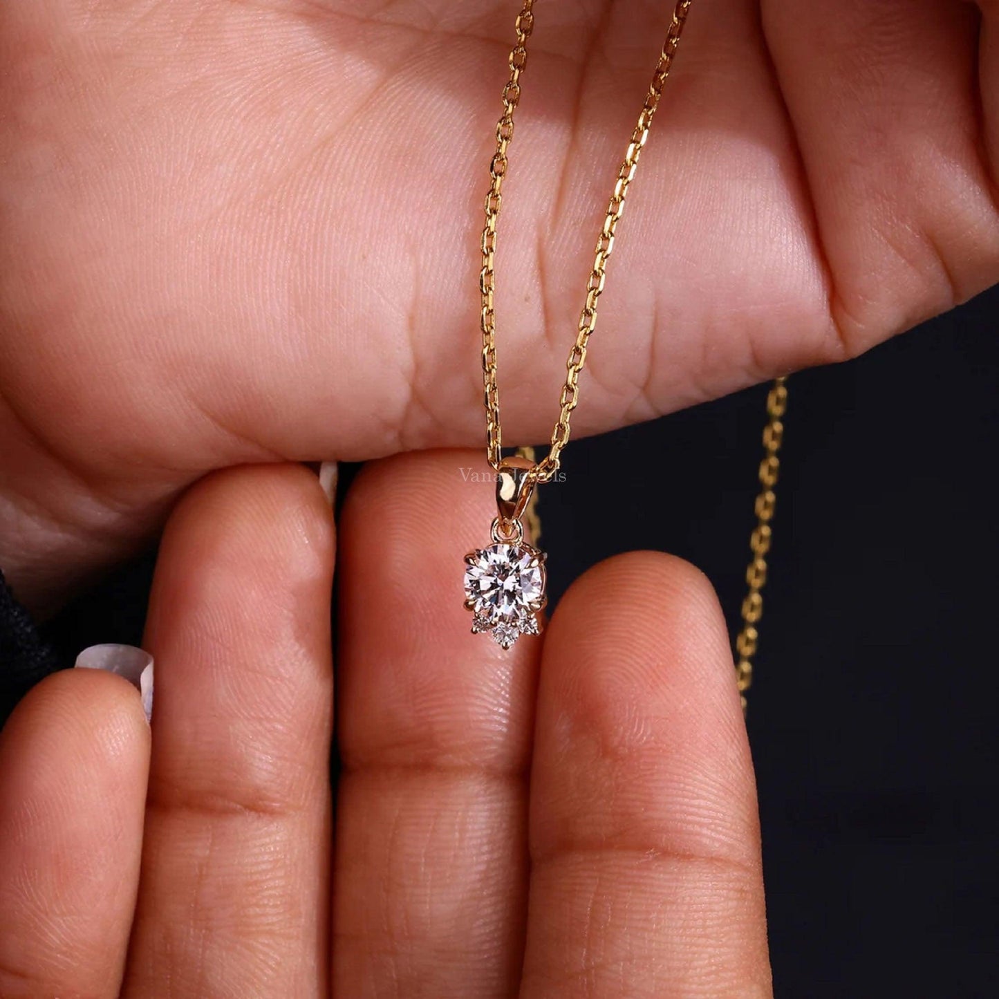 Minimalist Round Lab Diamond Pendant Necklace - Vana Jewels