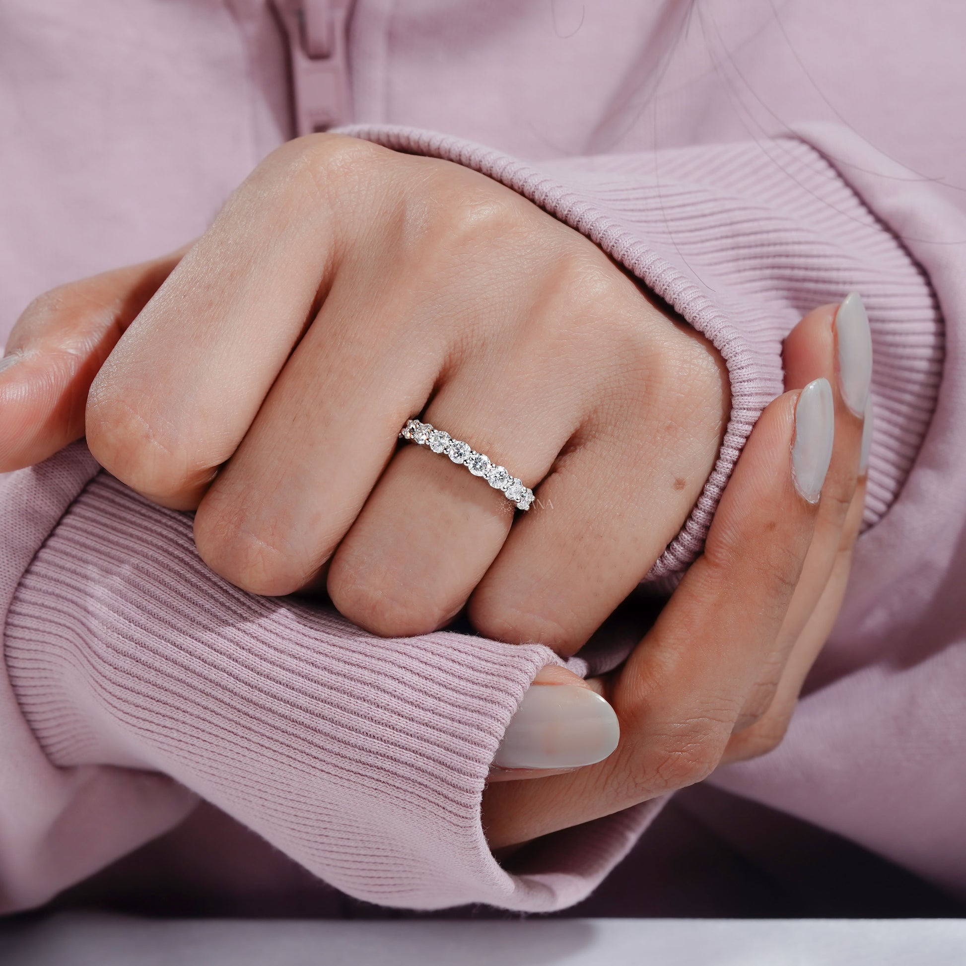 Shared prong diamond ring

