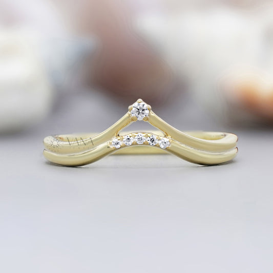 Curved moissanite wedding band