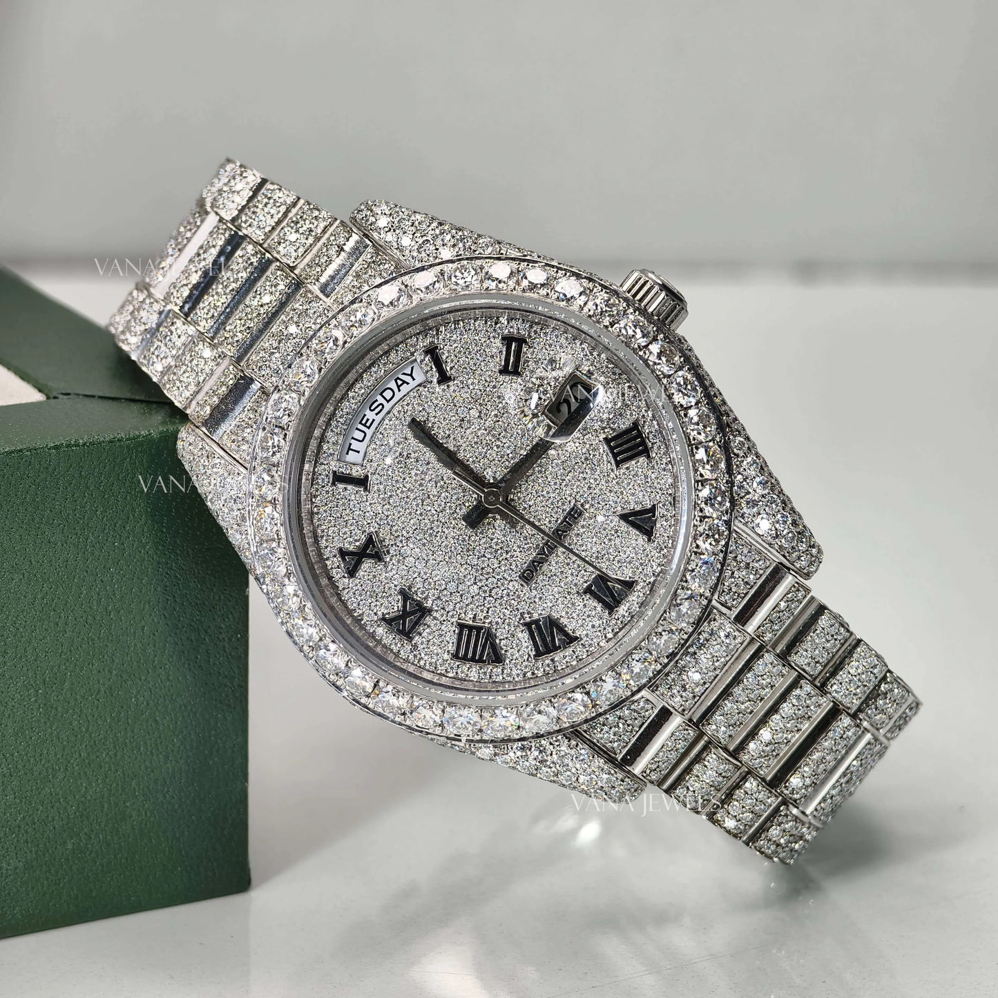 Luxury Diamond-Encrusted Day-Date Watch – A Masterpiece of Elegance