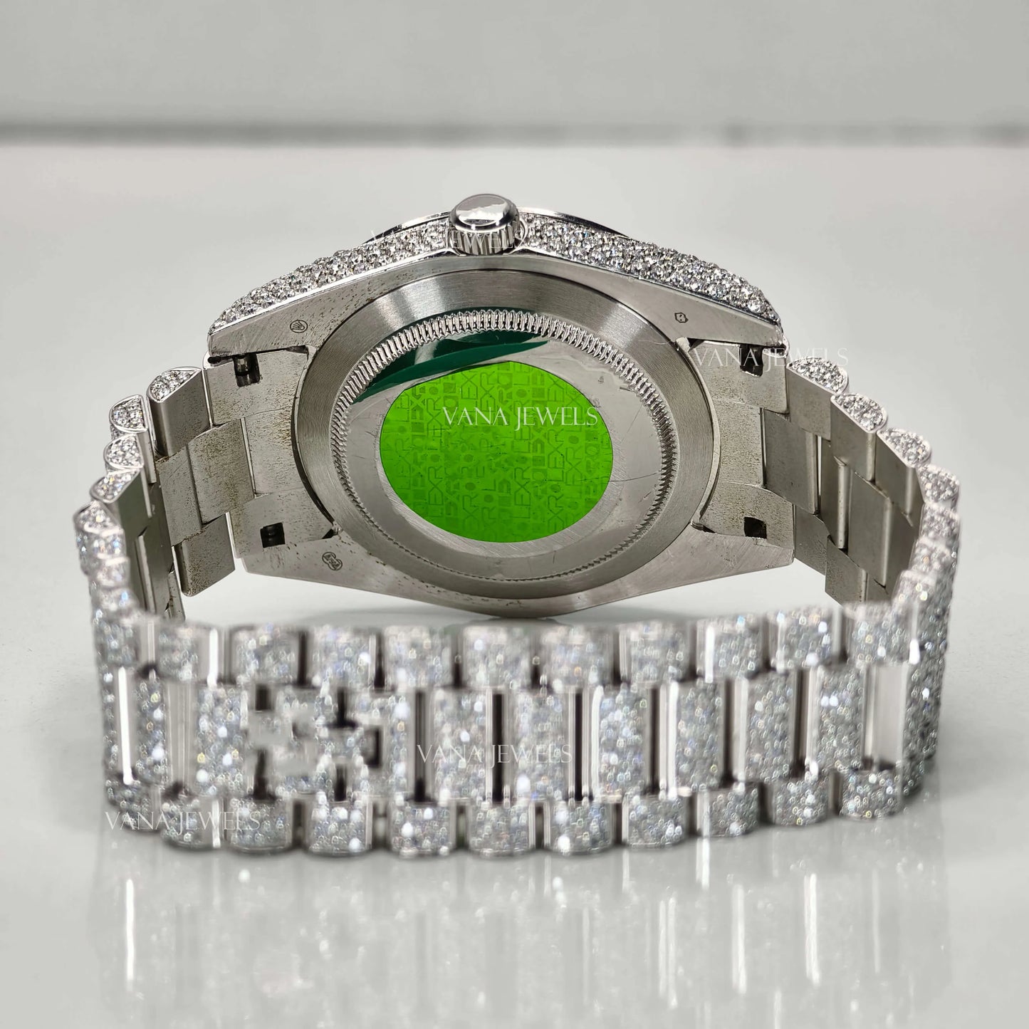 Luxury Diamond-Encrusted Day-Date Watch – A Masterpiece of Elegance