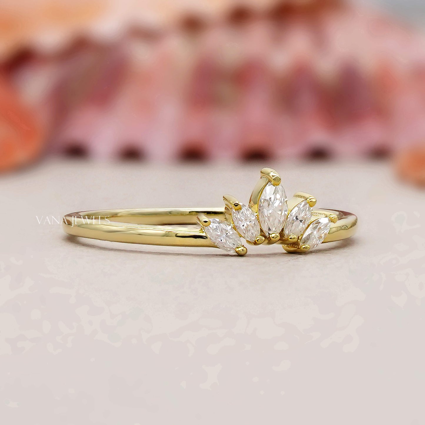 lab grown diamond tiara band