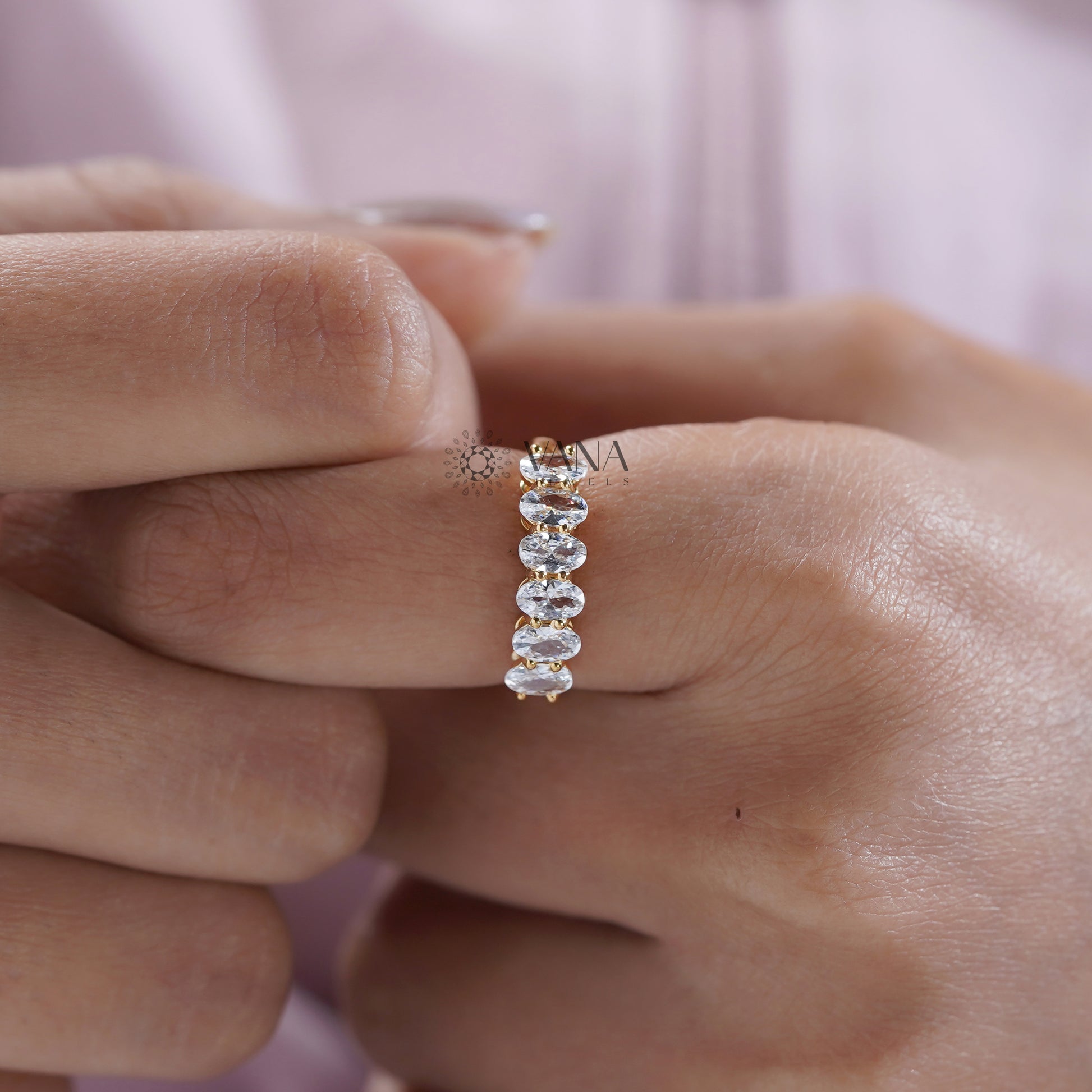 Women’s wedding ring with oval lab diamonds
