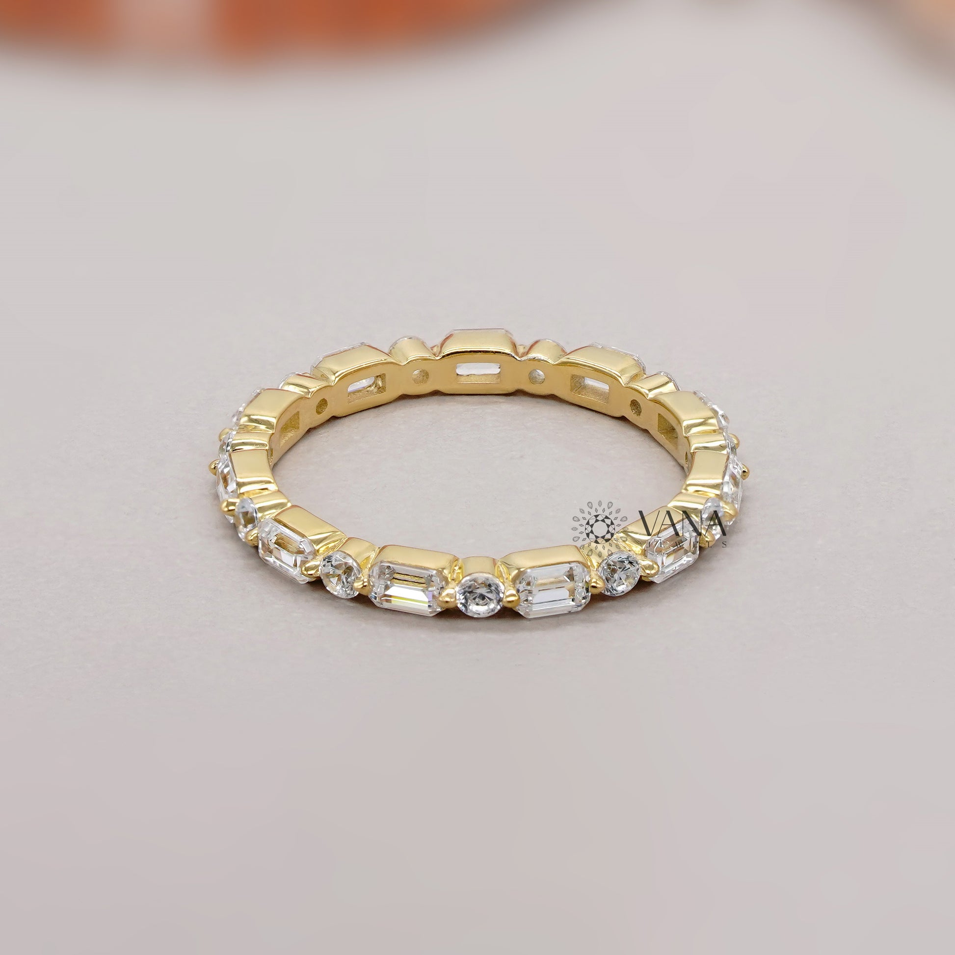 Sustainable lab diamond gold band
