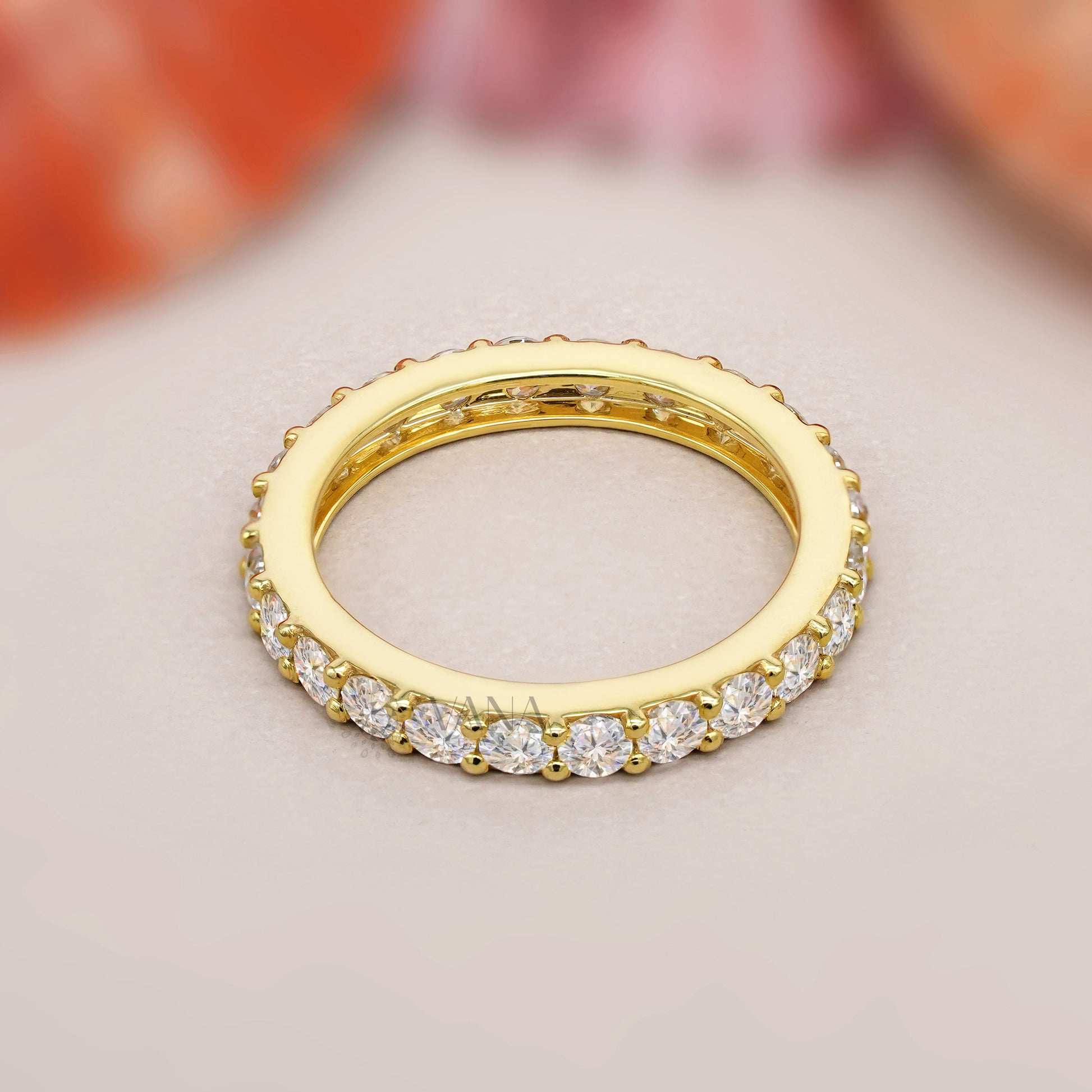 Pavé round diamond band

