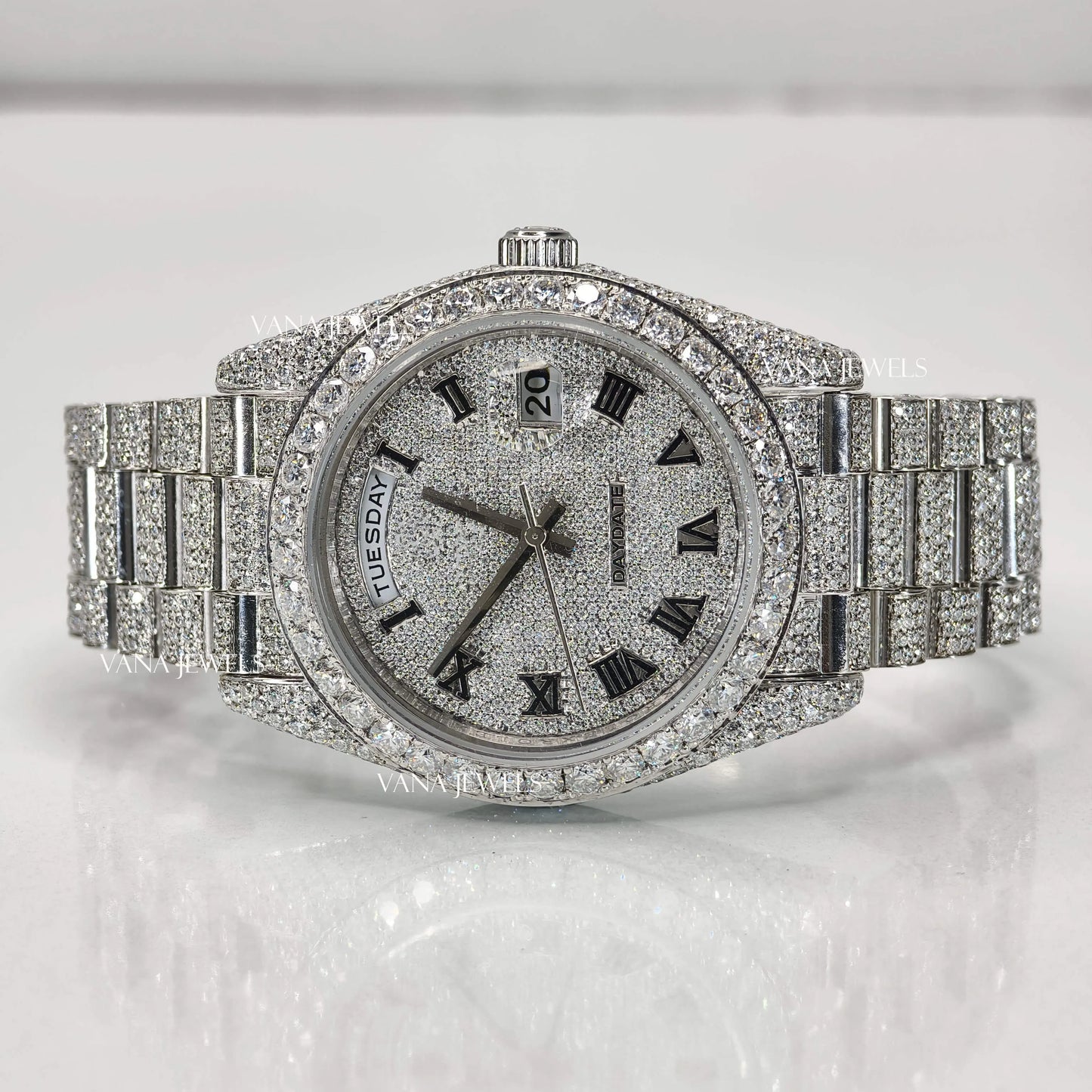 Luxury Diamond-Encrusted Day-Date Watch – A Masterpiece of Elegance