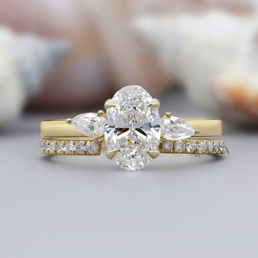 Oval moissanite bridal ring set