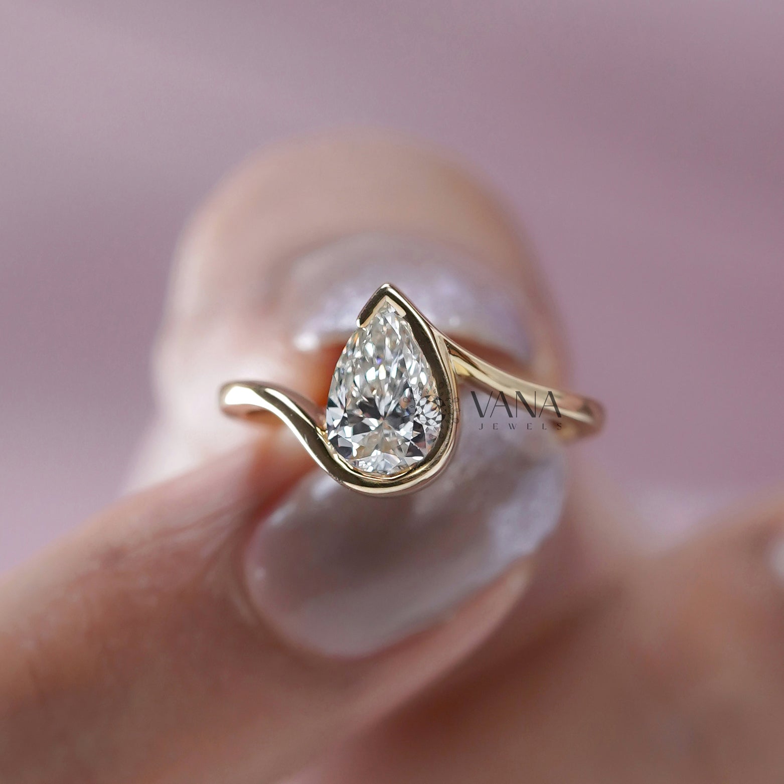 Modern Lab Grown Diamond Ring
