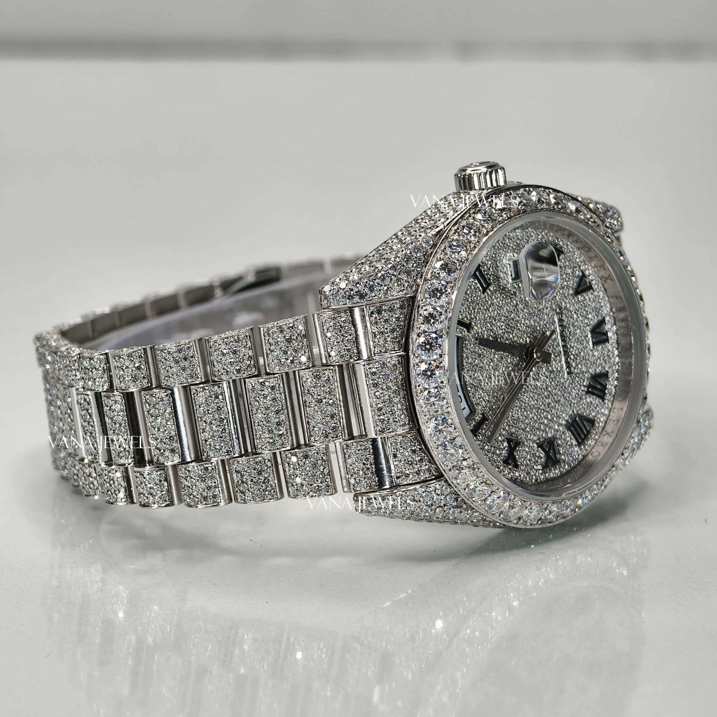 Luxury Diamond-Encrusted Day-Date Watch – A Masterpiece of Elegance