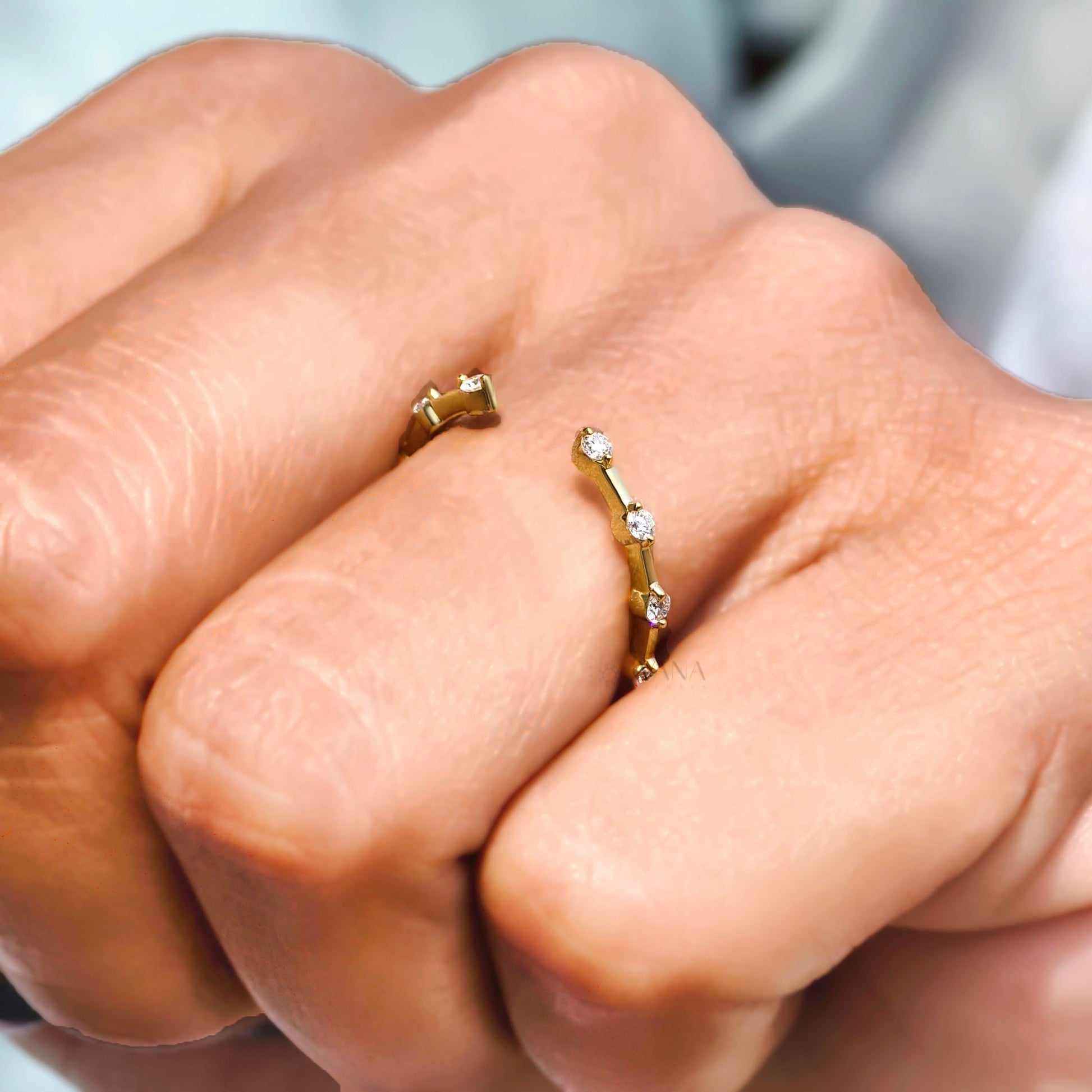 Floating bubble diamond ring
