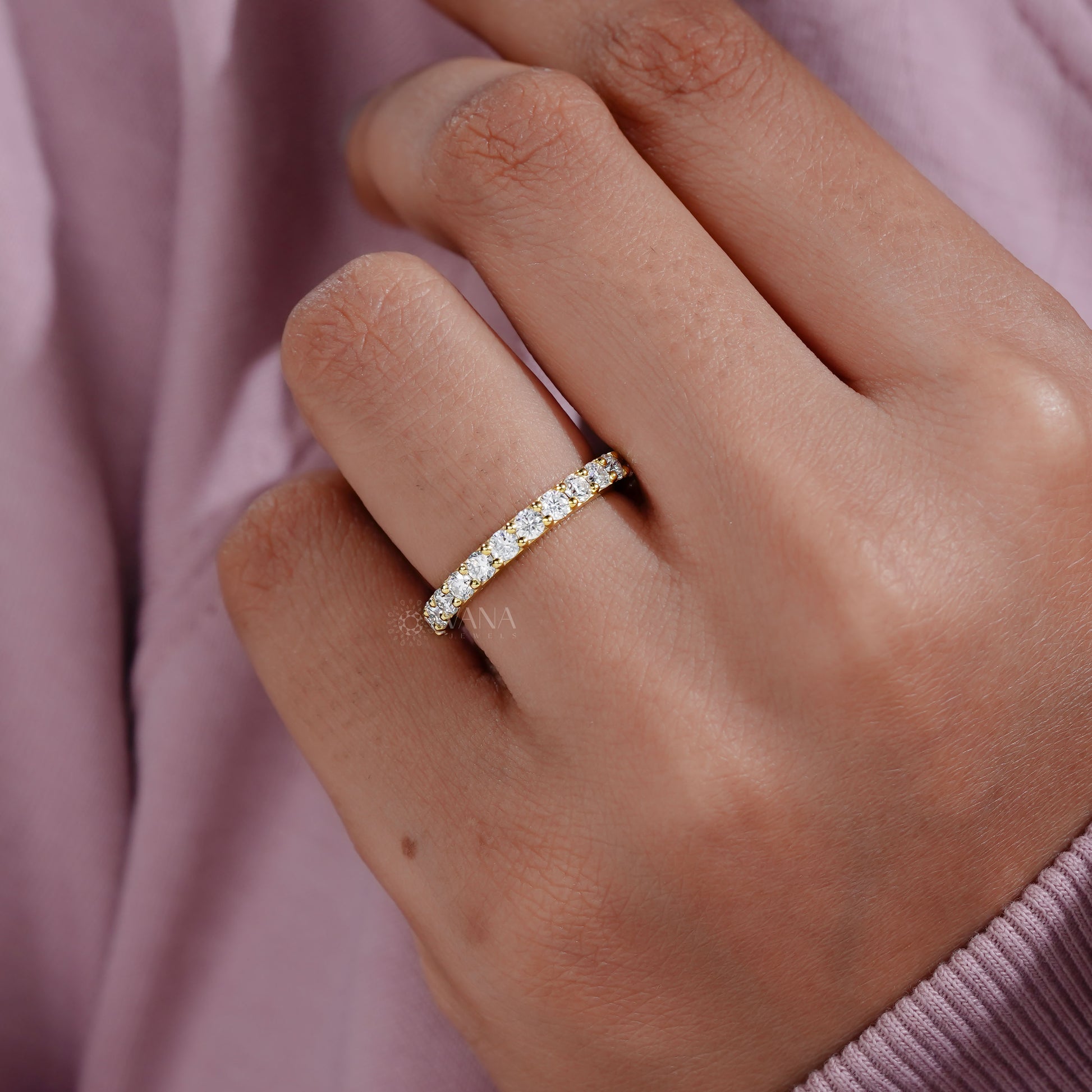 Round cut lab grown diamond ring

