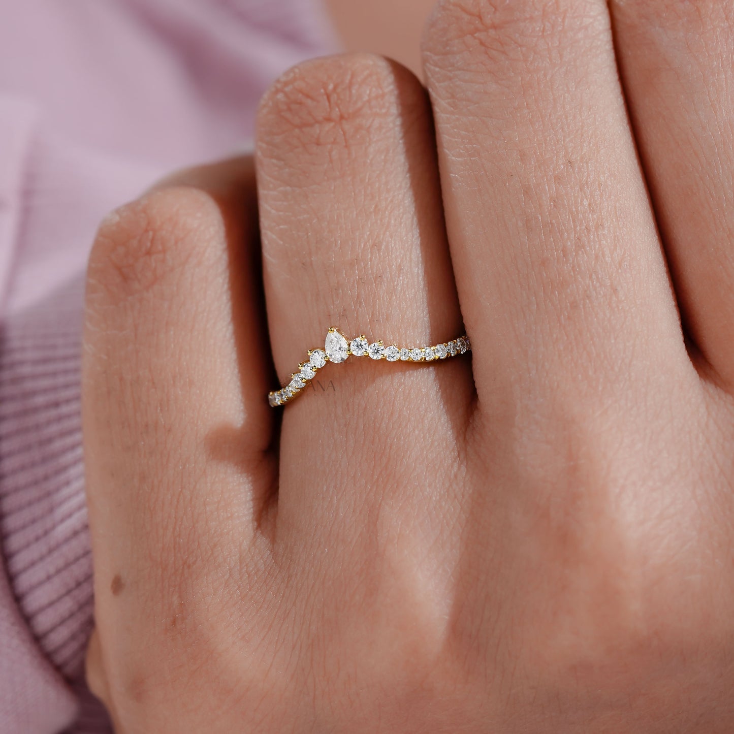 chevron pear shaped wedding band
