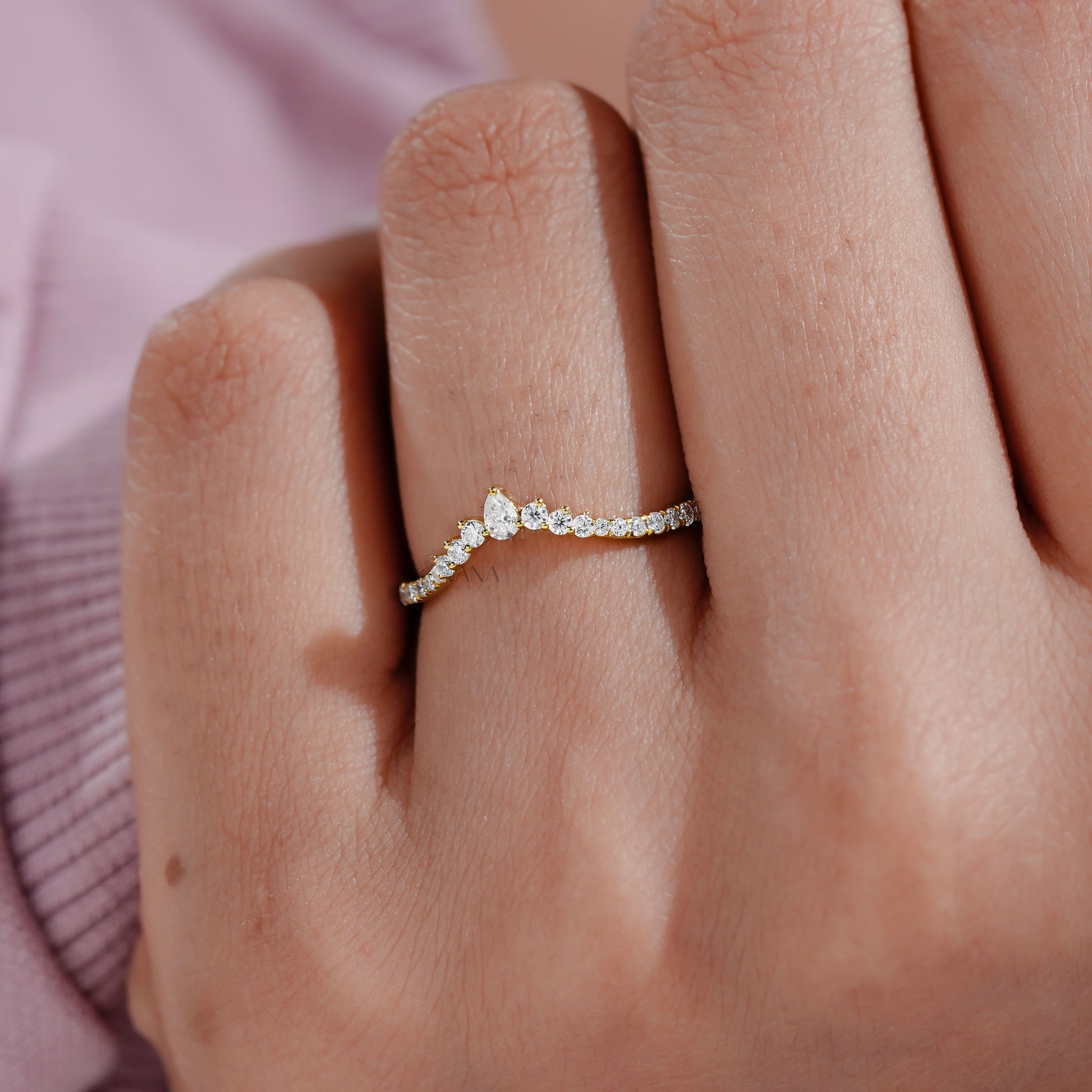 chevron pear shaped wedding band
