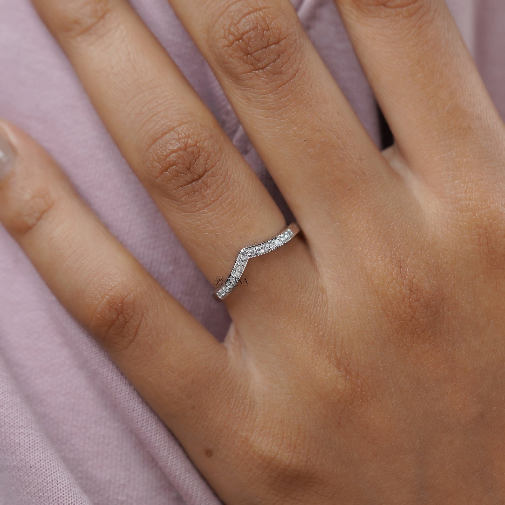 V shaped curved half eternity band