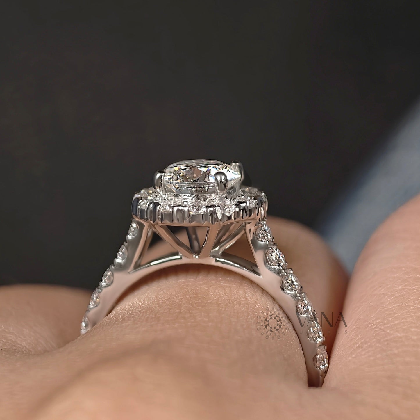 Round Cut Lab-Grown Diamond Halo Engagement Ring with Pave Setting