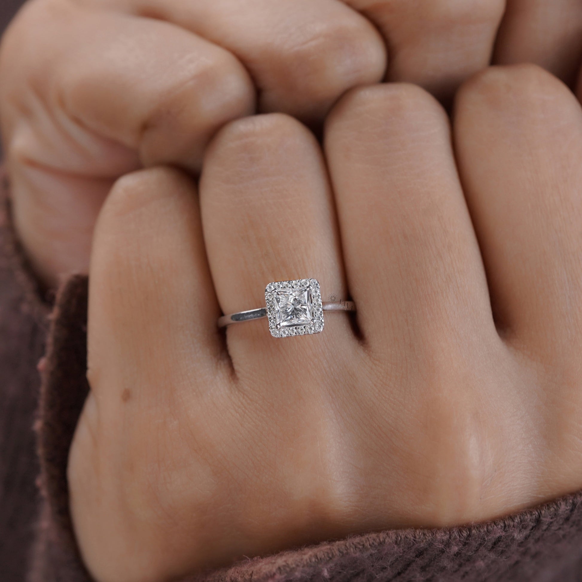 Promise ring in white gold