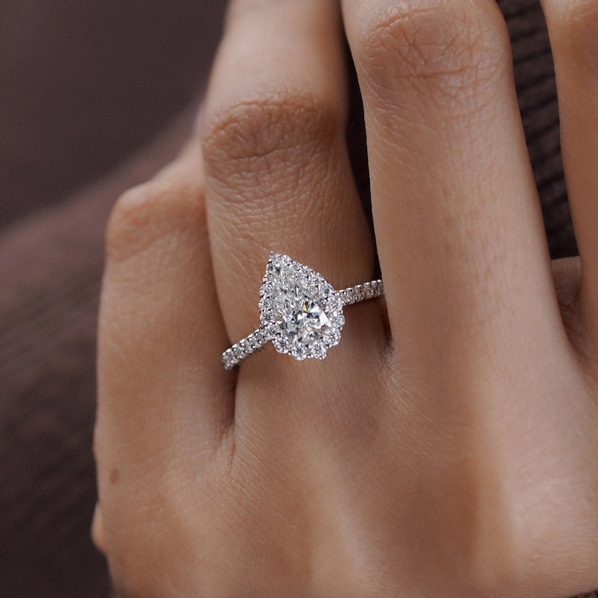 Stunning engagement ring with pear moissanite